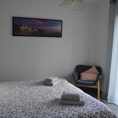 La Petite Bicoque Bed and Breakfast Saint-Suliac Exteriör bild